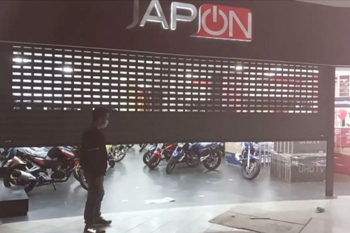 puertas-enrollables-para-centros-comerciales-fleje-lamina-troquelada-tipo-3-2 puertas-enrollables-para-centros-comerciales-fleje-lamina-troquelada-tipo-3-2