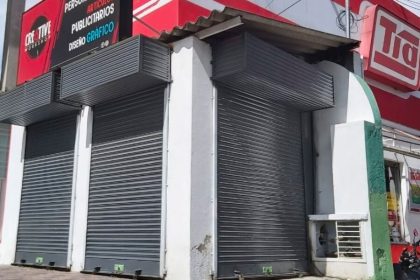 puertas-enrollables-para-supermercados-con-fleje-de-tool-galvanizado-tipo-2-1