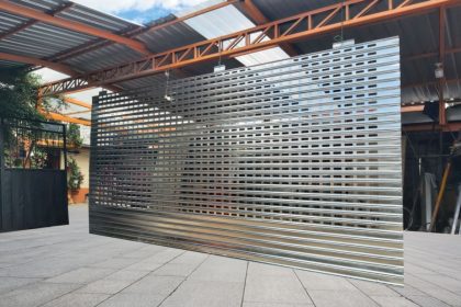 puertas-enrollables-para-tiendas-en-centros-comerciales-fleje-lamina-troquelada-tipo-2-1