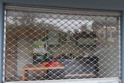 puertas-y-ventanas-metalicas-de-varilla-en-rombo